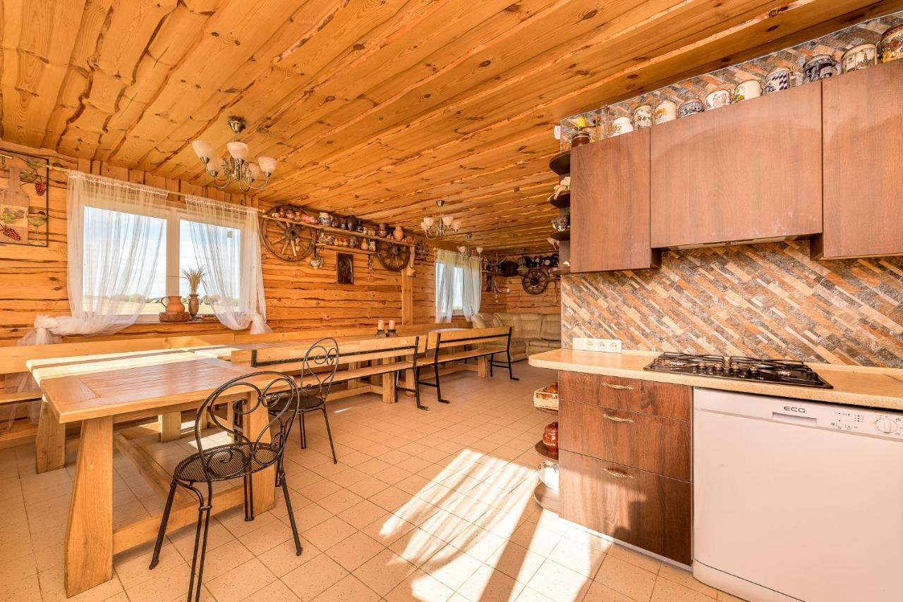 Edmart Villa Dobromisle Buitenkant foto